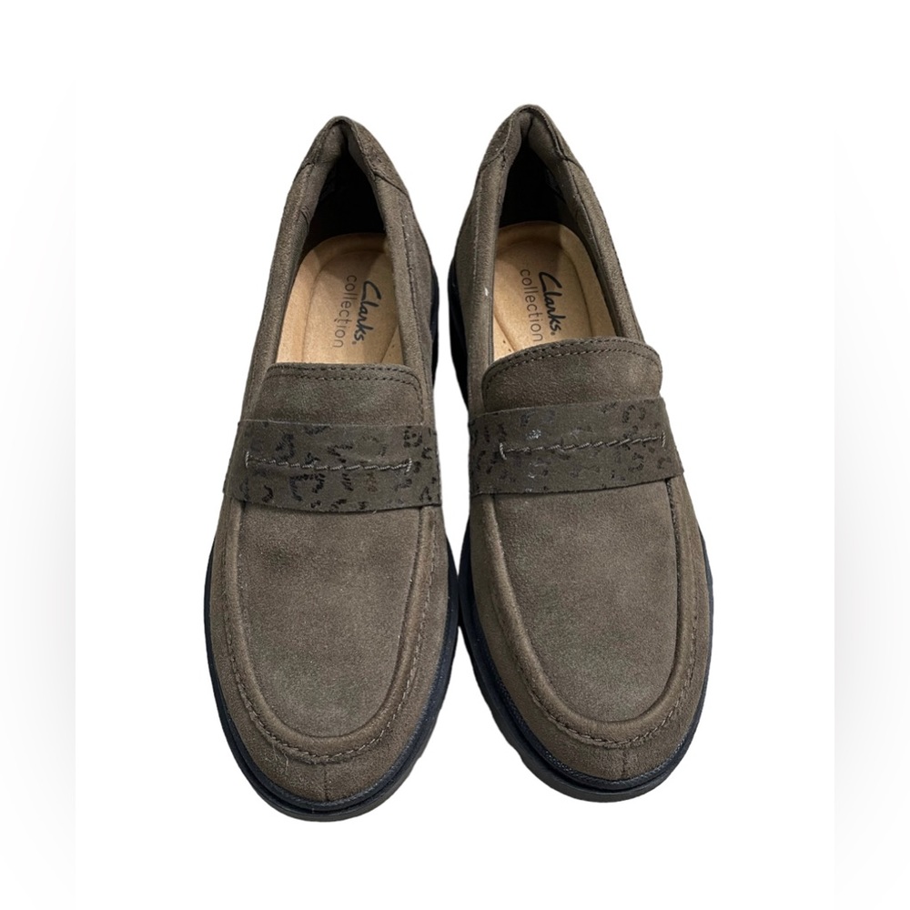 Clarks Women’s Calla Ease Loafer flat,color green olives,size 7 NEW